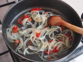 Kremalı Soğanlı Tavuk Yemeği