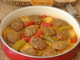 Tencerede Köfteli Patates Yemeği
