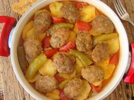 Tencerede Köfteli Patates Yemeği