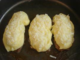 Tencerede Patates Püreli Et Yemeği