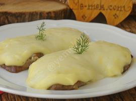 Tencerede Patates Püreli Et Yemeği