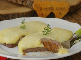 Tencerede Patates Püreli Et Yemeği