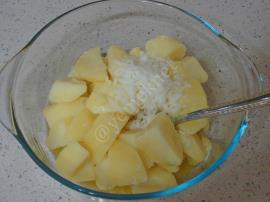 Tencerede Patates Püreli Et Yemeği