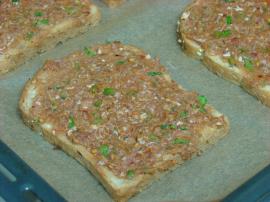 Ekmek Üstü Lahmacun