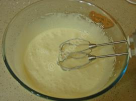 İçi muhallebili Kek