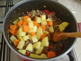 Kıymalı Patatesli Karnabahar Yemeği