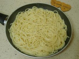 Tavada Makarna Böreği