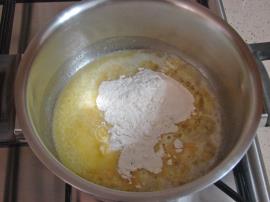 Fırında Etimekli Beşamel Soslu Tavuk