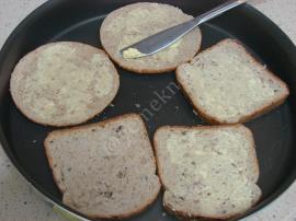 Fırında Kahvaltılık Ekmek Dilimleri