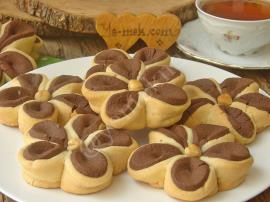 İki Renkli Çiçek Kurabiye