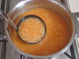 Tel Şehriyeli Tarhana Çorbası