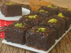 Bol Çikolata Soslu, Browni Tadında : Çikolatalı Islak Kek