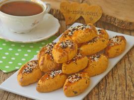 Peynirli Salçalı Poğaça