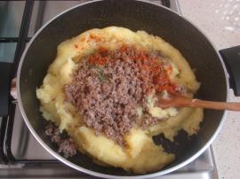 Patatesli Kıymalı Börek