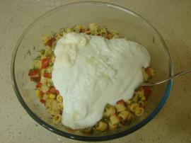 Yoğurtlu Makarna Salatası