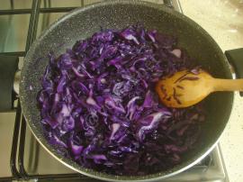 Yoğurtlu Mor Lahana Salatası