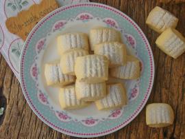 Ağızda Dağılan Un Kurabiyesi