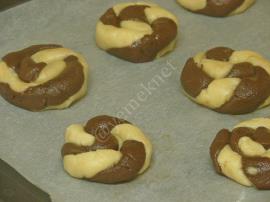 İki Renkli Burgu Kurabiye