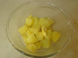 Yoğurtlu Patates Salatası