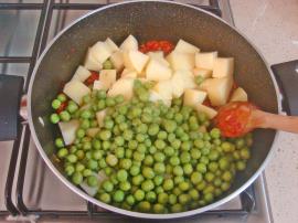 Köfteli Bezelye Yemeği