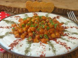 Yoğurtlu Nohut Salatası