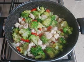 Brokolili Tavuk Yemeği