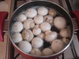 Kırmızı Biberli Mantar Çorbası