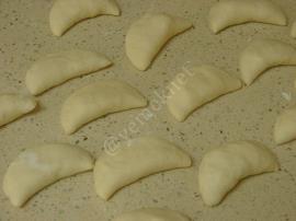 Üç Malzemeli Mayasız Pişi