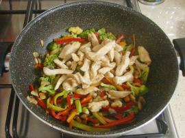 Sebzeli Tavuklu Makarna