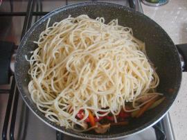 Sebzeli Tavuklu Makarna