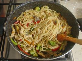 Sebzeli Tavuklu Makarna