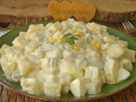 Hep Aynı Salataları Yapmaktan Sıkılanlara : Yoğurtlu Yumurtalı Patates Salatası