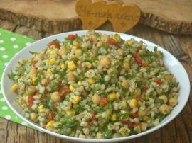 Şık Sunumlu Çok Özel Bir Misafir Salatası : Nohutlu Buğday Salatası