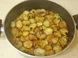 Tencerede Patlıcan Oturtma