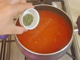 Salçalı Arpa Şehriye Çorbası