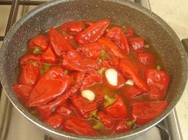 Acı Kırmızı Biber Turşusu