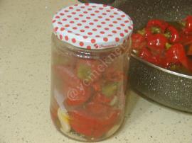 Acı Kırmızı Biber Turşusu