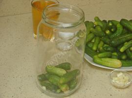 Sıcak Suyla Kornişon Turşusu