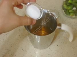 Sıcak Suyla Kornişon Turşusu