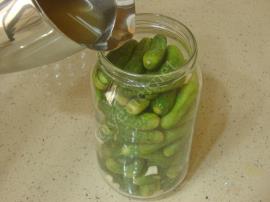 Sıcak Suyla Kornişon Turşusu