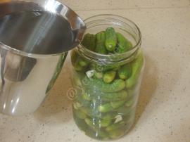 Sıcak Suyla Kornişon Turşusu