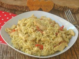 Pesto Soslu Tavuklu Noodle