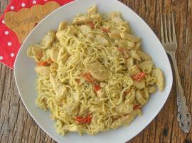 Pesto Soslu Tavuklu Noodle