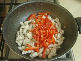 Pesto Soslu Tavuklu Noodle