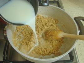 Fıstıklı İrmik Helvası