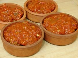 Güveçte Soslu Köfte