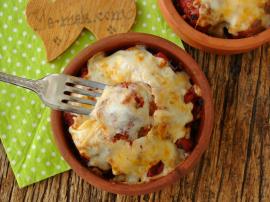 Güveçte Soslu Köfte