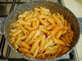 Sosuyla Pişen Makarna