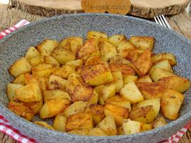 Tavada Baharatlı Patates Kızartması