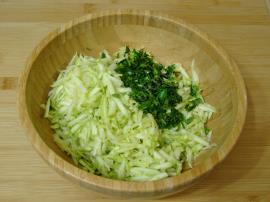 Yoğurtlu Çiğ Kabak Salatası